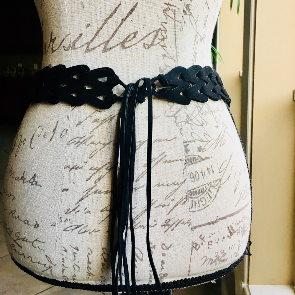 NWOT Large Velvet Cutout Tassel Belt